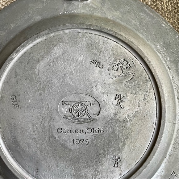 AMERICAN REVOLUTION PEWTER PLATE SET OF TWO W/PORCELAIN CENTER - DAR - Picture 9 of 12